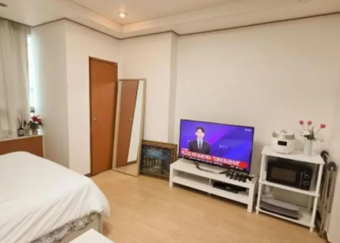 아파트 Sinsa Garosu Gil Cozy House 서울특별시