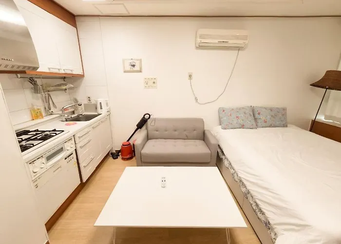 Sinsa Garosu Gil Cozy House