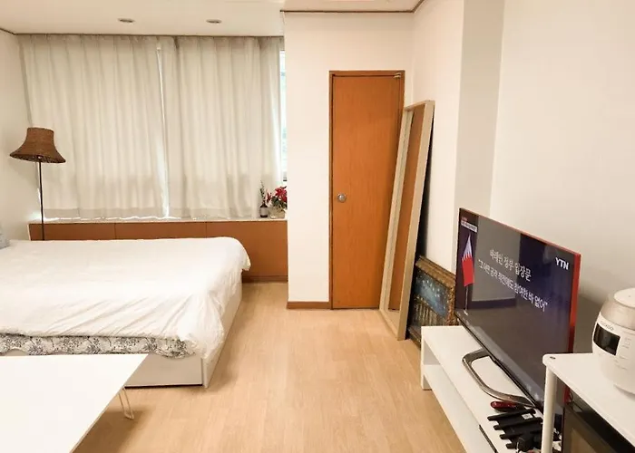 Sinsa Garosu Gil Cozy House 아파트